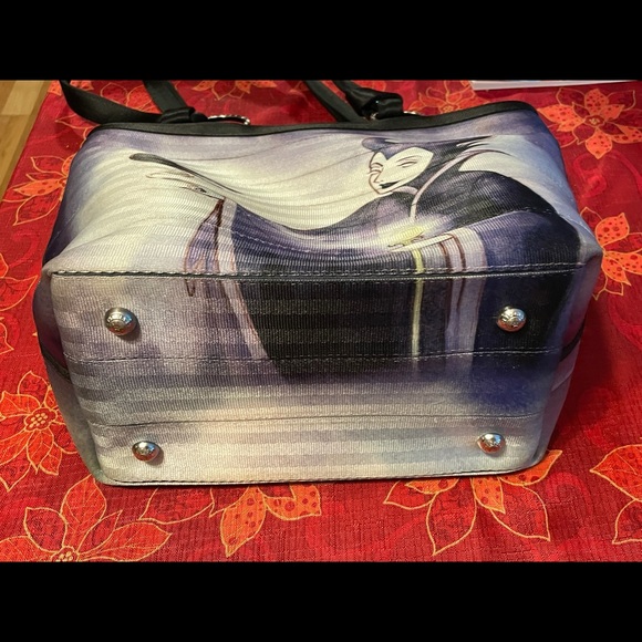Disney Harvey’s seatbelt bag good vs evil - Picture 4 of 6